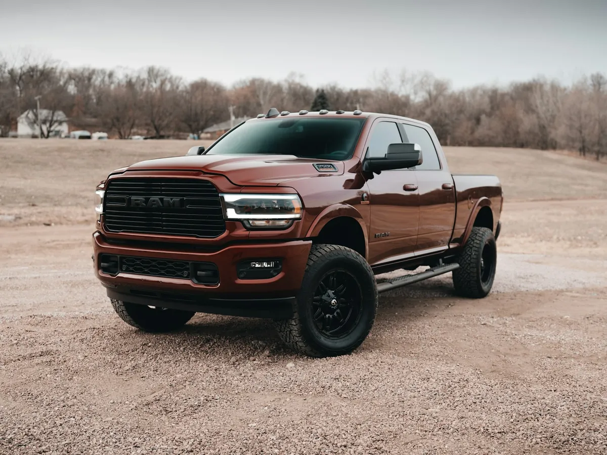 RAM 1500 5.7 Laramie 4x4 Cabine Dupla Aut., foto 1